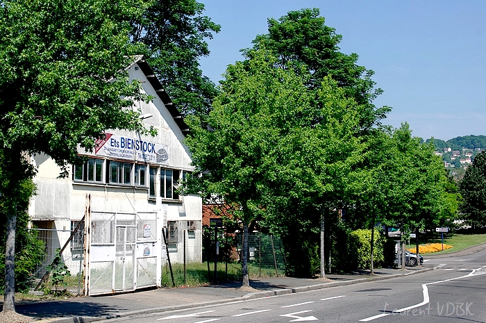 Rue Vincent Auriol, en bas du pont d'Eauplet à Sotteville
