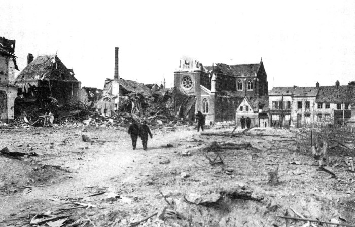 Mairie de Sotteville et église N.D.Assomption bombardée