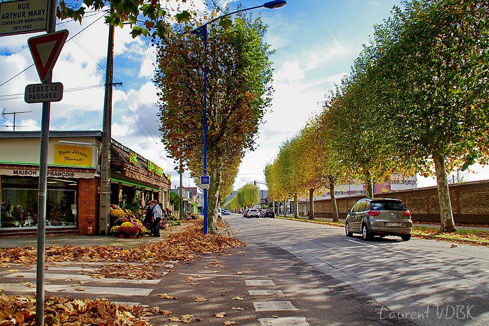 Sotteville-lès-Rouen : Avenue du 14 juillet à l'angle de la rue Arthur Mary (ex rue des Châtaigniers)