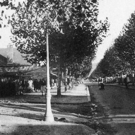 Sotteville-lès-Rouen : Avenue du 14 juillet à l'angle de la rue Arthur Mary (ex rue des Châtaigniers) - 1945 Marcel Lods