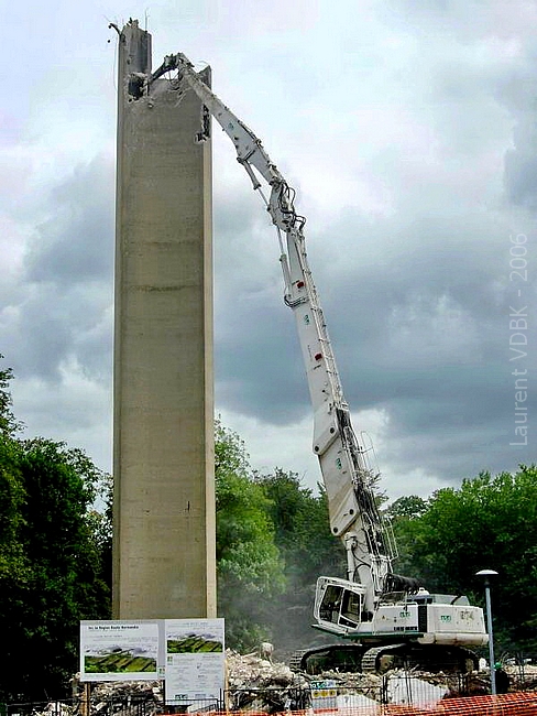 Démolition de l'internat du lycée Marcel Sembat à Sotteville-lès-Rouen en 2006