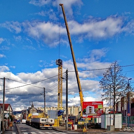 Montage de la grue pour la résidence de l'Orée du Bois à Sotteville-lès-Rouen rue Léon Salva