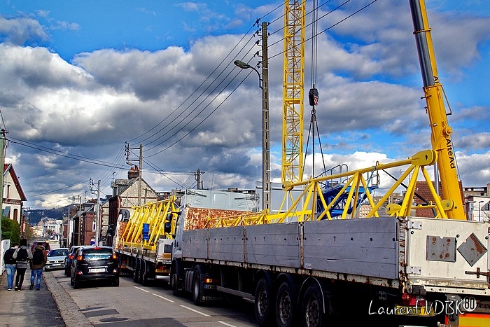 Montage de la grue pour la résidence de l'Orée du Bois à Sotteville-lès-Rouen rue Léon Salva