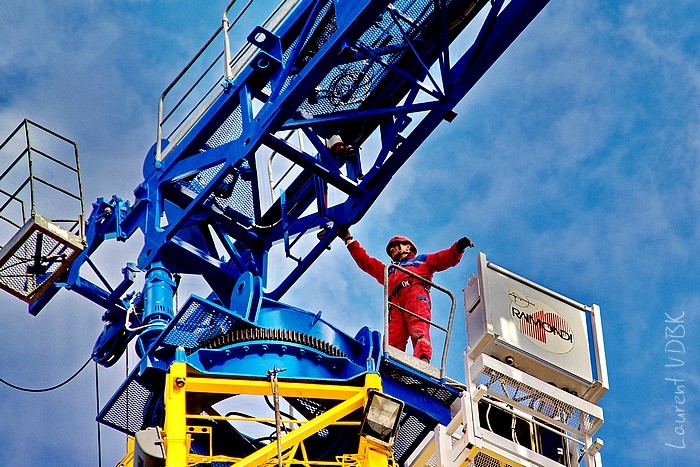 Montage de la grue pour la résidence de l'Orée du Bois à Sotteville-lès-Rouen rue Léon Salva