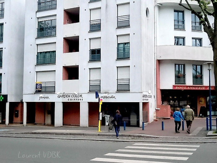 immeubles et magasins ront point des martyrs à Sotteville-lès-Rouen