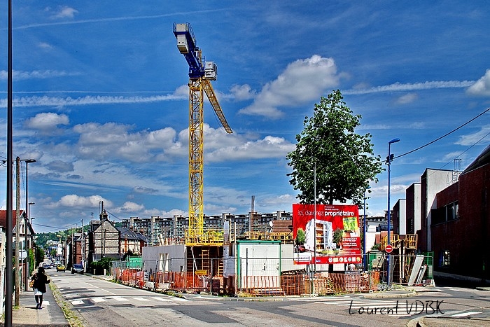 Sotteville-lès-Rouen : la grue du chantier de la résidence "l'Orée du Bois"