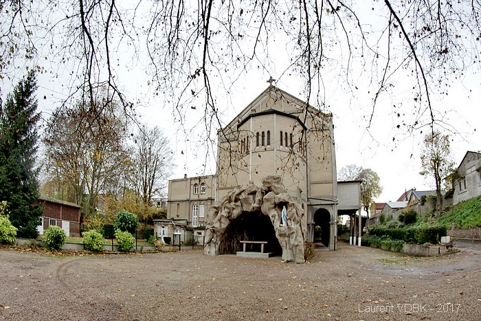 Grotte de l'église Notre-Dame de Lourdes