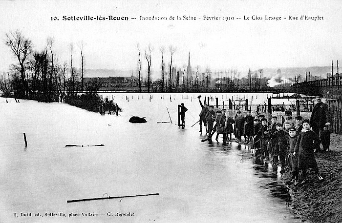 Crue de la Seine en 1910 à Sotteville-lès-Rouen (rue d'Eauplet et chemin du Halage) 