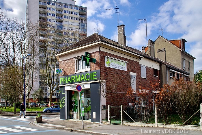 Sotteville-lès-Rouen - Pharmacie à l'angle des rues de Paris et Raspail
