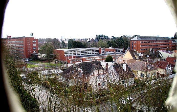 Le lycée des Bruyères vu de l'église ND de Lourdes à Sotteville-lès-Rouen