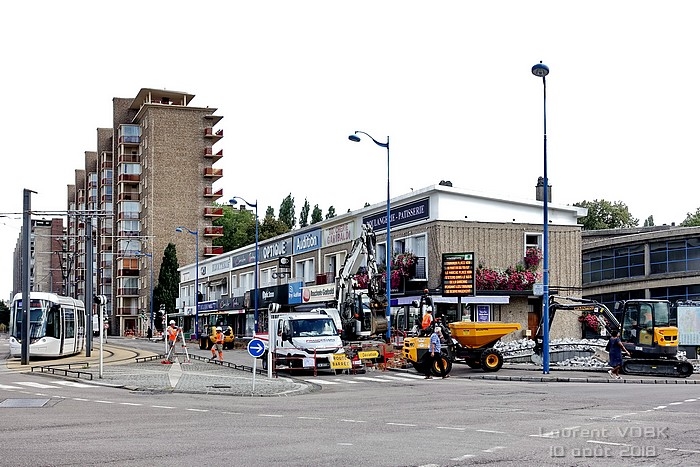 Réaménagement de la place de l'Hôtel de Ville - Sotteville-lès-Rouen : Trottoir des commerces rue Garibaldi