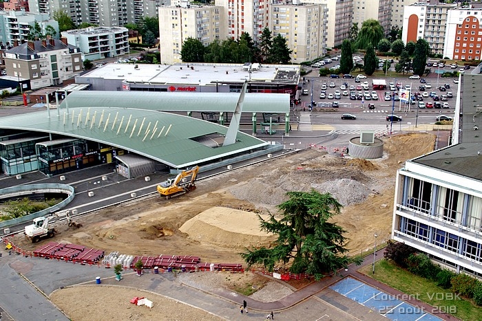 Travaux place de l'Hôtel de Ville à Sotteville-lès-Rouen : Futur parvis devant la mairie (vu de haut)