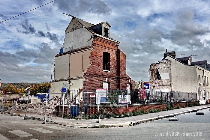 Démolition de l'ancienne gendarmerie rue Victor Hugo à Sotteville-lès-Rouen
