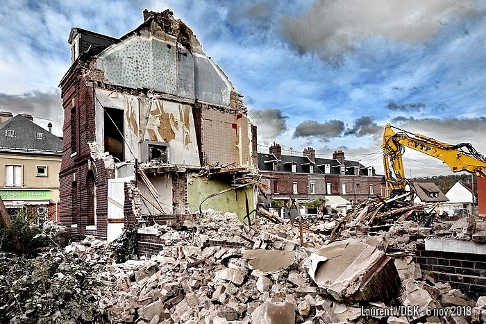 Démolition de l'ancienne gendarmerie rue Victor Hugo à Sotteville-lès-Rouen