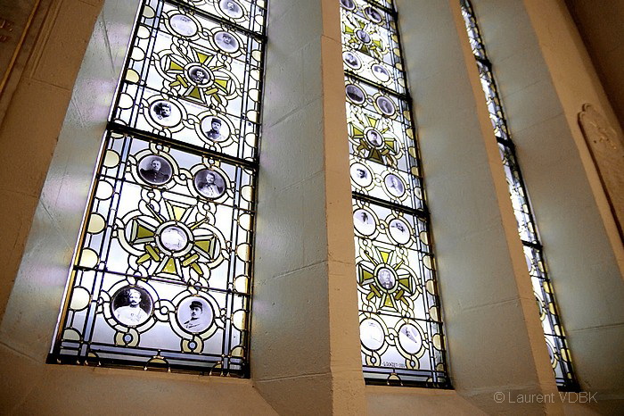 Portraits des soldats de la première guerre mondiale sur les vitraux de la crypte N.D. de Lourdes à Sotteville-lès-Rouen