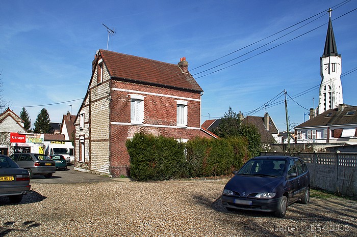 L'intérieur de la cour du garage Reno 34 à Sotteville-lès-Rouen