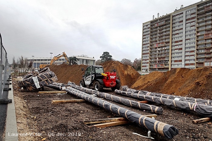 Les lampadaires sont arrivés, prêts à être posés