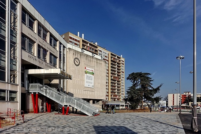 Le pavage du parvis de l'Hôtel de Ville de Sotteville-lès-Rouen est terminé