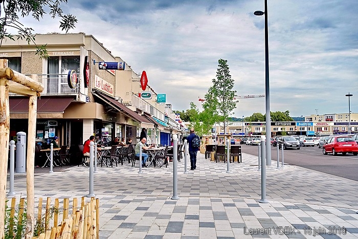 Sotteville : La place de l'Hôtel de Ville rénovée