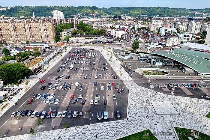 Sotteville : La place de l'Hôtel de Ville rénovée