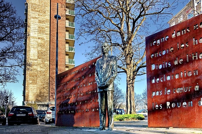 Stèle (statue) et square hommage à Roland Tafforeau à Sotteville-lès-Rouen