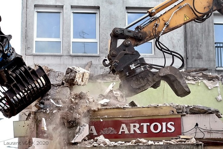 Démolition de l'ancien bar-tabac Le Narval rue Raspail à Sotteville-lès-Rouen