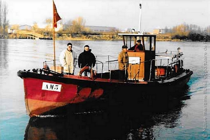 AM3 : dernière vedette du passage d'eau d'Eauplet, bac de Seine entre Bonsecours et Sotteville