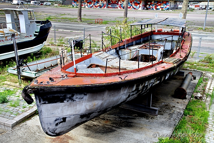 AM3 : dernière vedette du passage d'eau d'Eauplet, dans la cour du musée maritime fluvial et portuaire de Rouen