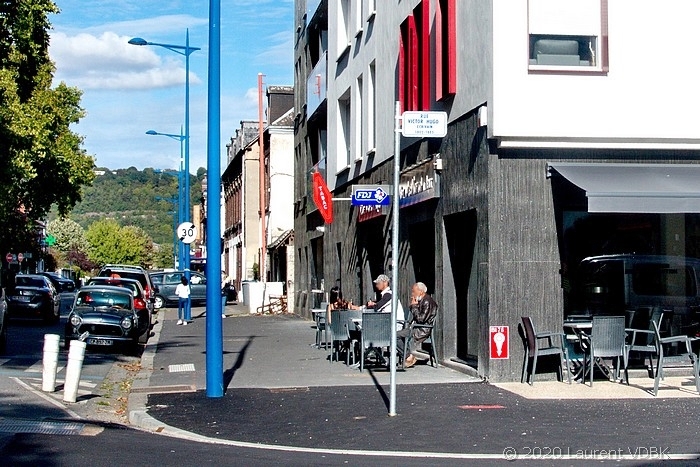 Angle des rues Raspail et Victor Hugo à Sotteville-lès-Rouen (bar le Narval)
