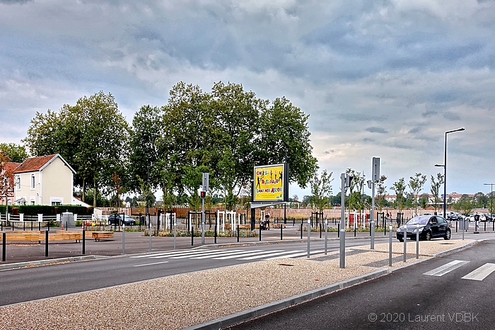 Avenue des Canadiens et l'entrée du Champ des Bruyères à Sotteville-lès-Rouen
