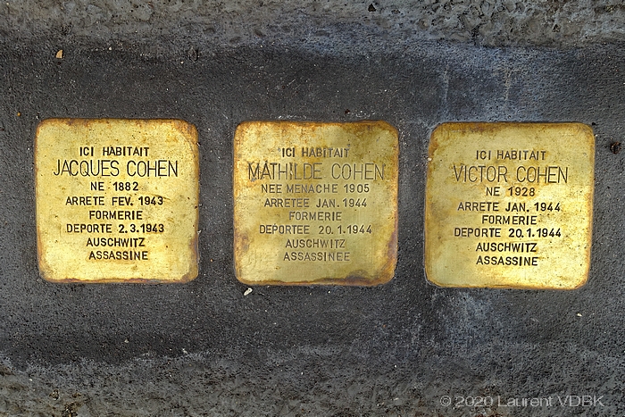 Plaques de laiton hommage à la famille Cohen rue Armand Carrel à Sotteville-lès-Rouen