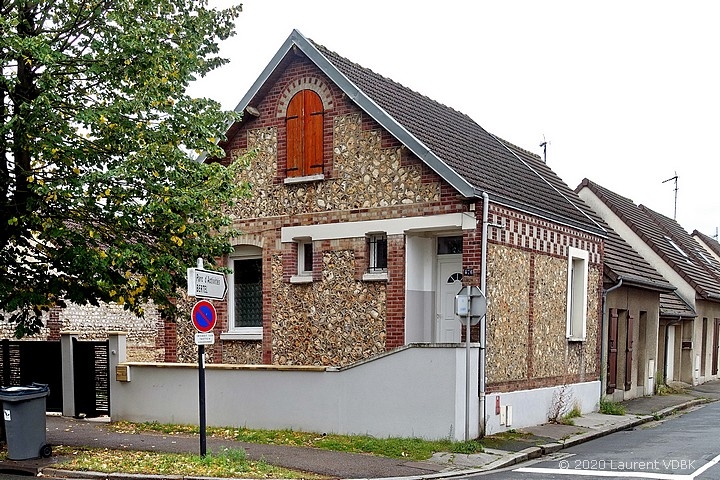 Une maison déplacée, rue de Paris à Sotteville-lès-Rouen