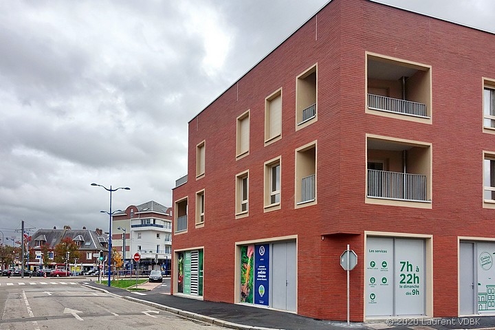 La résidence George Sand à l'angle de la rue Méridienne et Bugnot à Sotteville-lès-Rouen