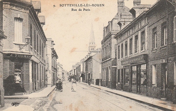 Carte postale ancienne de la rue de Paris à Sotteville-lès-Rouen