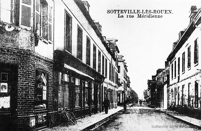 Photo ancienne de la rue Méridienne à l'angle de la place Voltaire à Sotteville-lès-Rouen