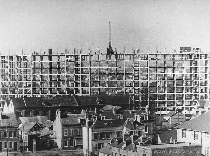 Construction de l'immeuble Champagne en 1953 à Sotteville-lès-Rouen (Zone Verte)
