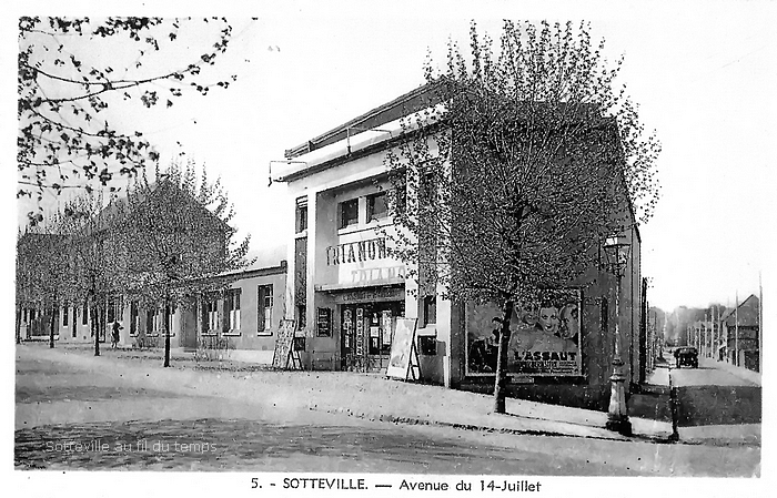 Photo ancienne du cinéma Trianon, avenue du 14 juillet à Sotteville-lès-Rouen