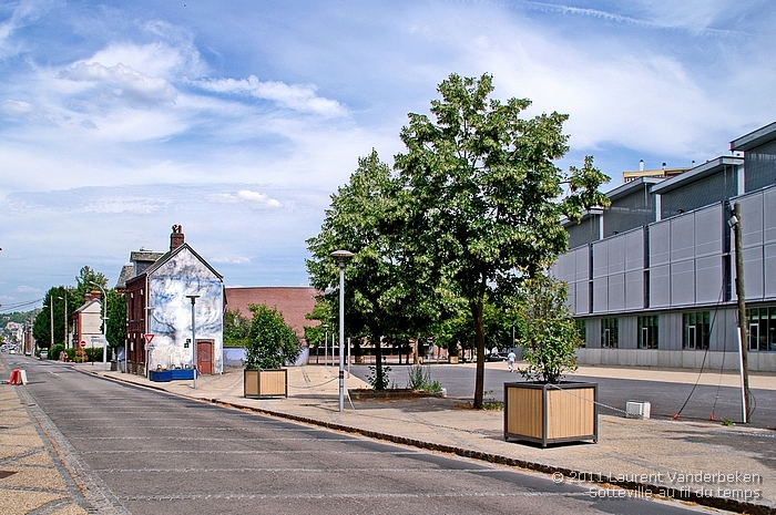 Sotteville-lès-Rouen, l'esplanade François Mitterrand en 2011