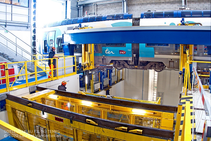 Train dans le Vérin en fosse du technicentre Lignes Normandes SNCF de Sotteville-lès-Rouen  