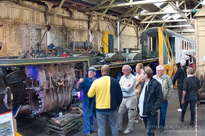L'atelier du Pacific Vapeur Club PVC où la locomotive à vapeur Pacific 231 G 558 est entièrement démontée pour restauration.  Sotteville-lès-Rouen