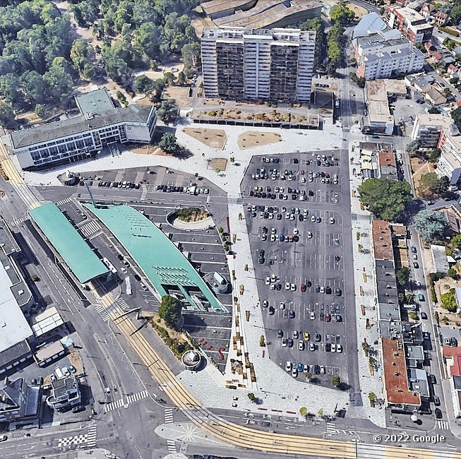 La place de l'Hôtel de Ville de Sotteville-lès-Rouen rénovée