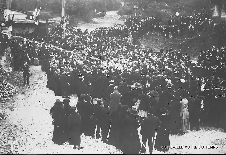 Pose de la première Pierre de l'église Notre-Dame de lourdes à sotteville-lès-rouen