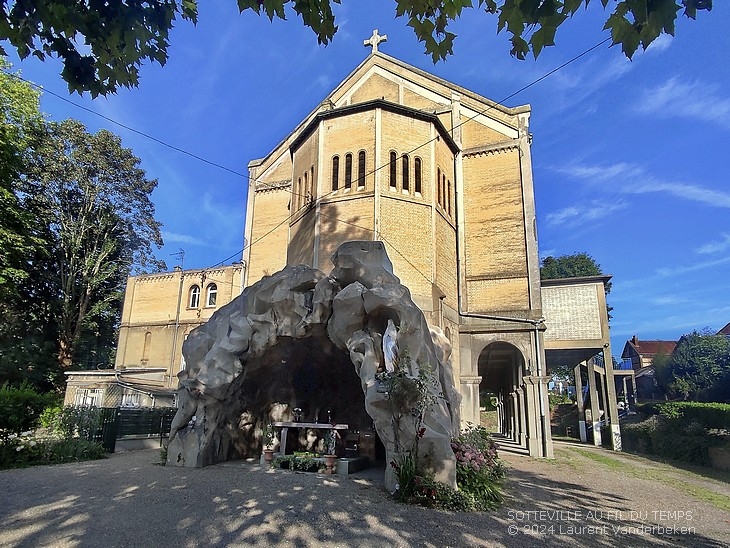 Grotte de l'église Notre-Dame de Lourdes à Sotteville-lès-Rouen