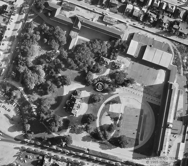 Vue aérienne du château et lycée des Bruyères - Sotteville-lès-Rouen