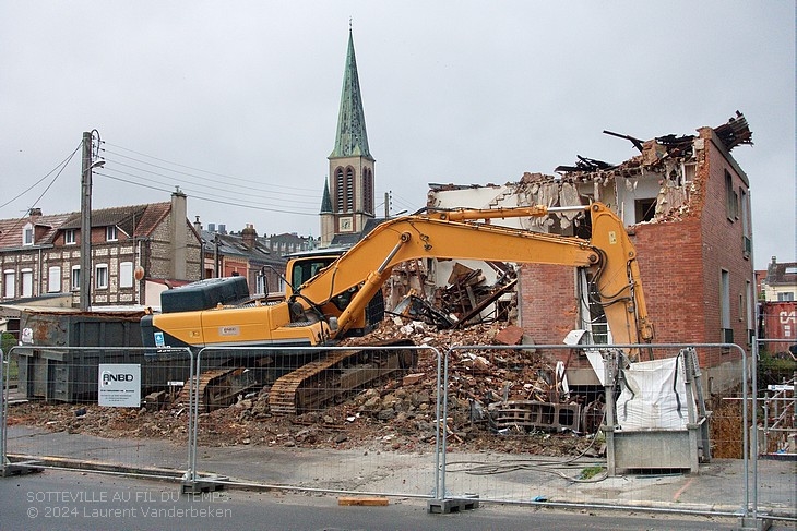 Démolition du presbytère rue Raspail à Sotteville-lès-Rouen