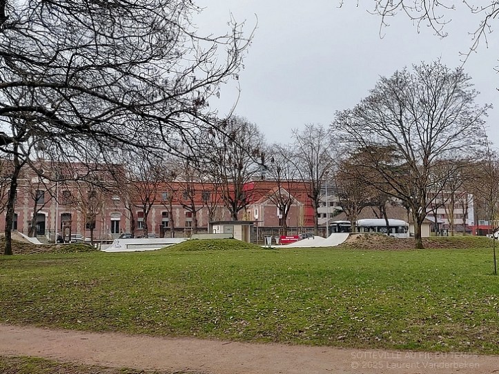 Là où se situait la salle des fêtes du Bois de la Garenne par rapport au centre hospitalier du Bois-Petit, à Sotteville-lès-Rouen.