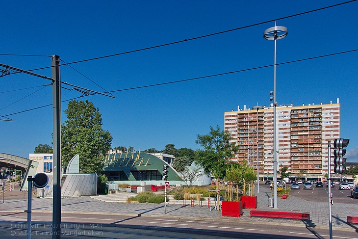 La place de l'Hôtel de Ville de Sotteville-lès-Rouen