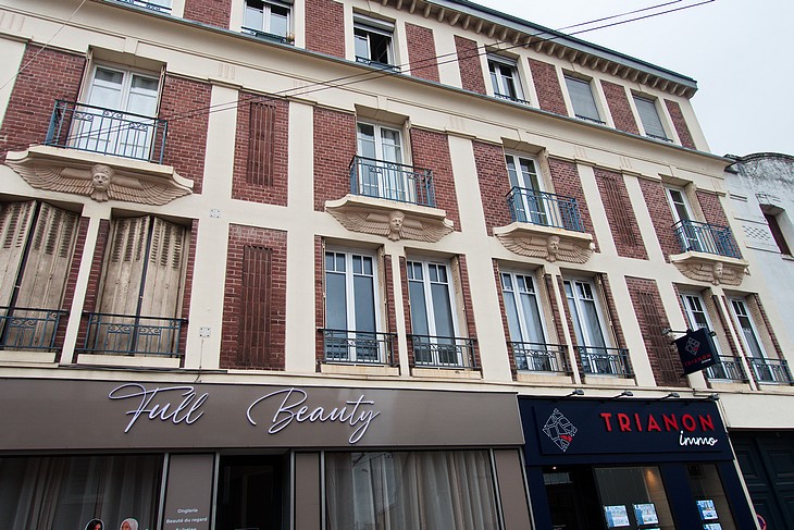Immeuble architecture années 30, avec ses "têtes d'indiens", du 22 rue de Trianon à Sotteville-lès-Rouen.